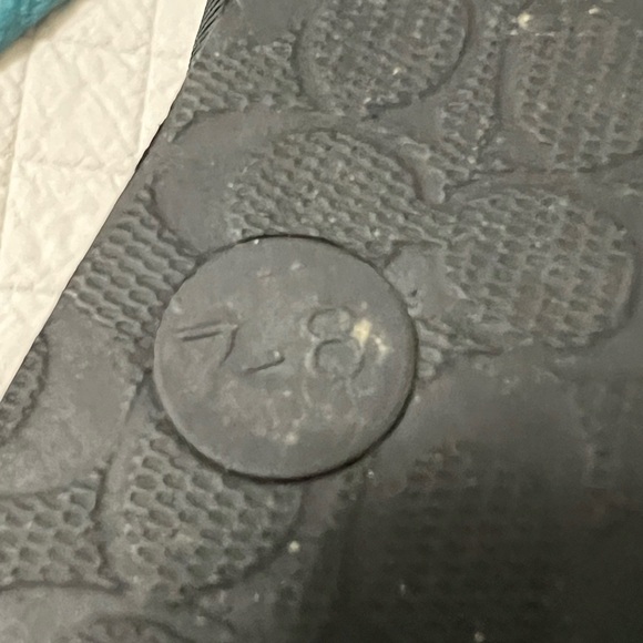 COACH signature flip flops sandals Sz 7-8 gold metal bow EUC - Picture 5 of 5